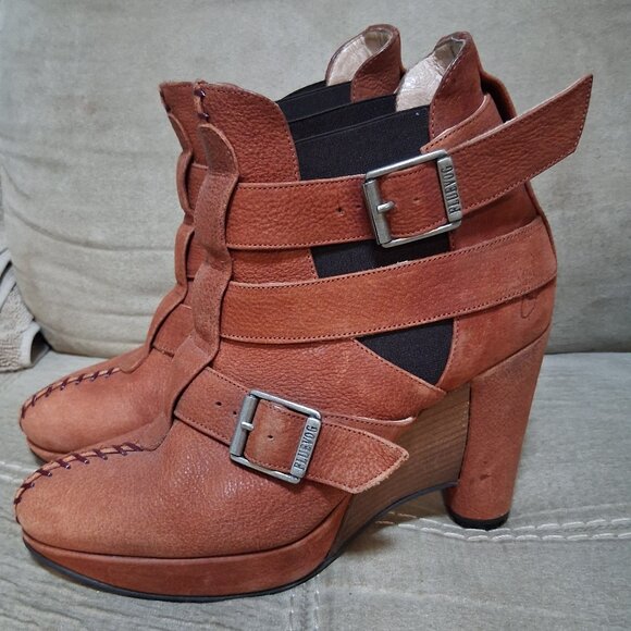 Fluevog Writes Shields in light brown - Picture 1 of 6